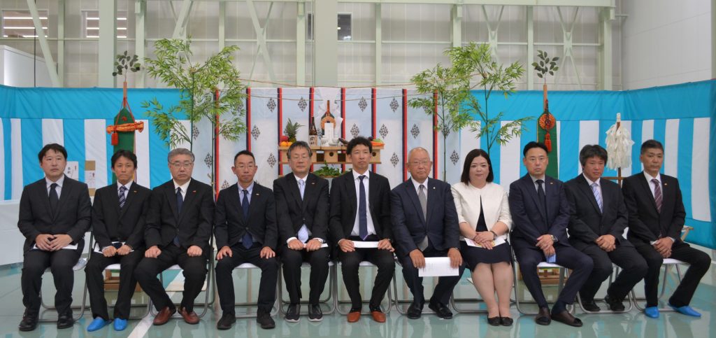 花本浩二社長（左から５番目）